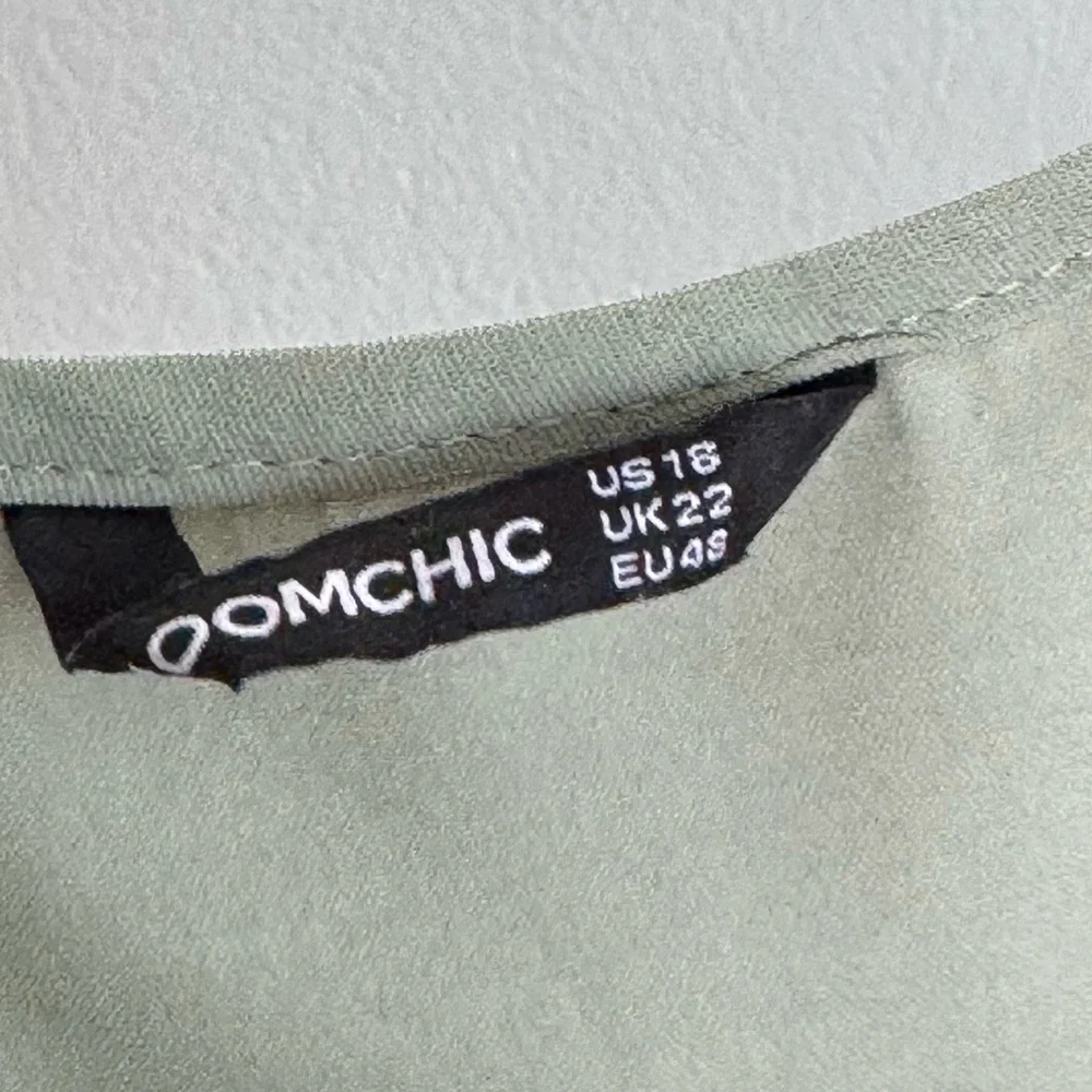 Elegant Sage Green Midi Dress - Picture 2 of 3